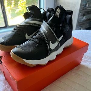 Nike Volleyball/Court Shoes 7.5 NWT